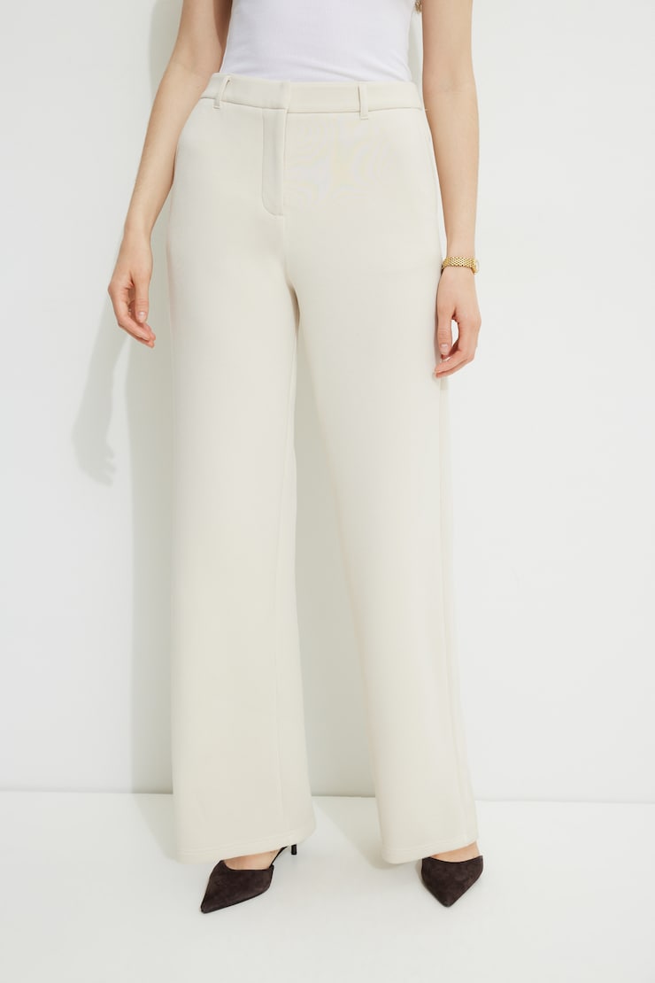 Pantalon Anywear à jambe droite Beige journée pluvieuse large