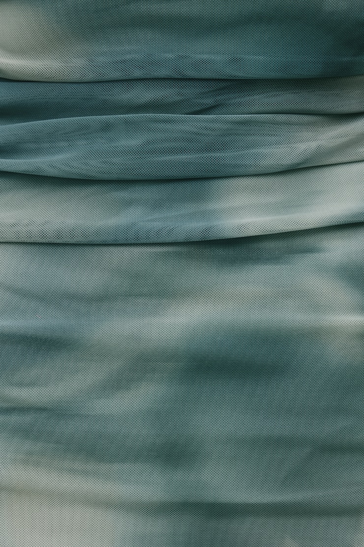 Robe maxi froncée en maille à col bateau