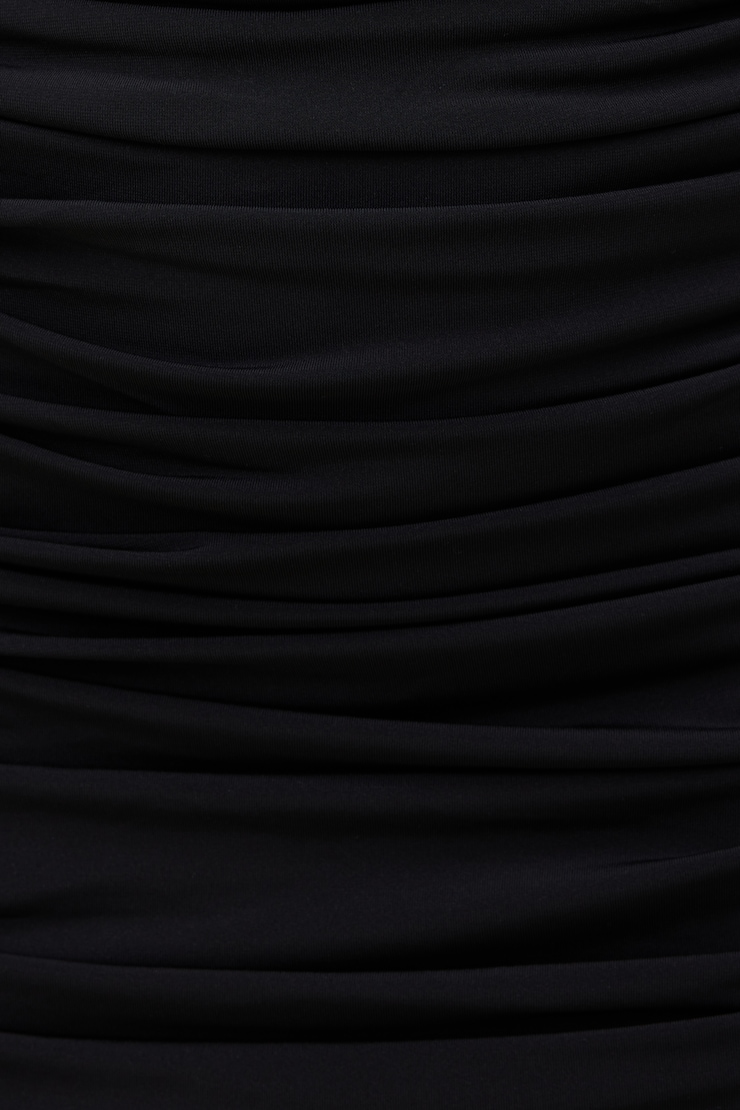 Minirobe sculptante et drapée à manches dolman