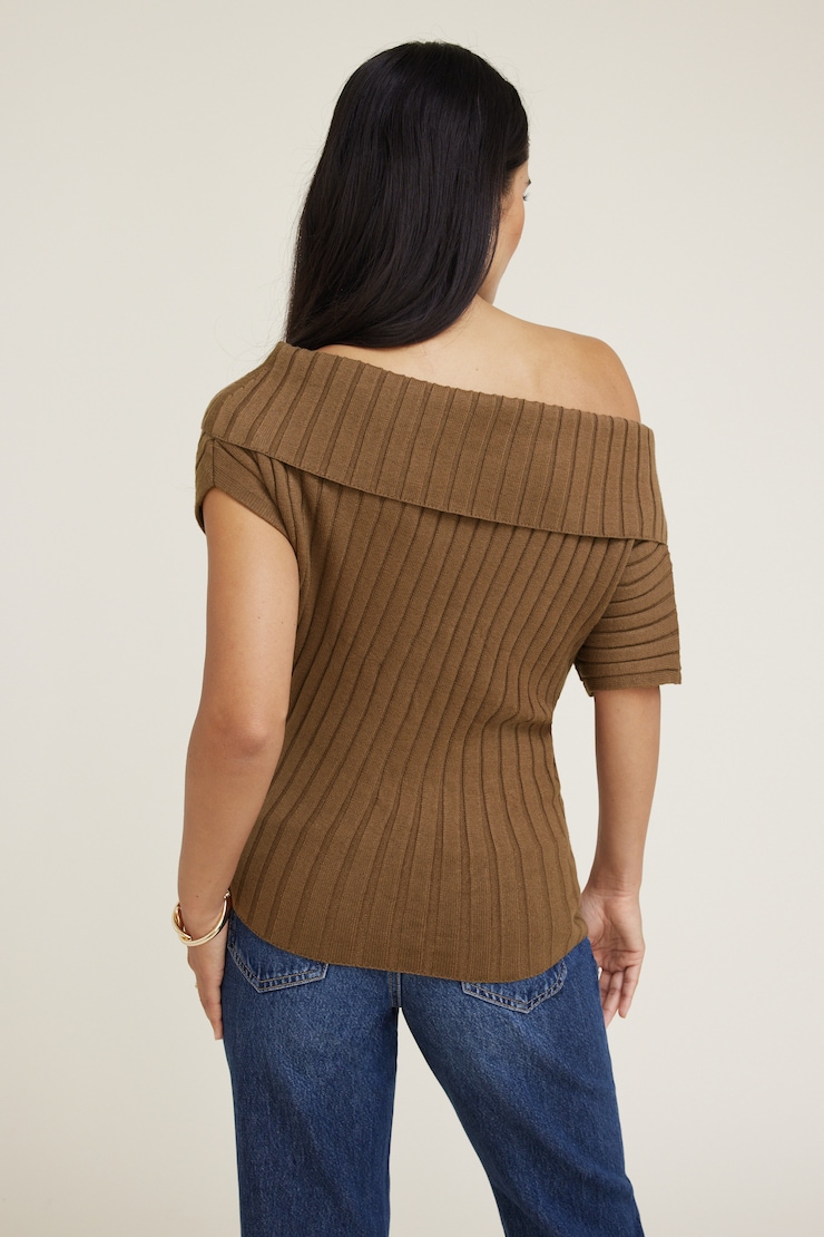 Chandail côtelé à épaules dégagées