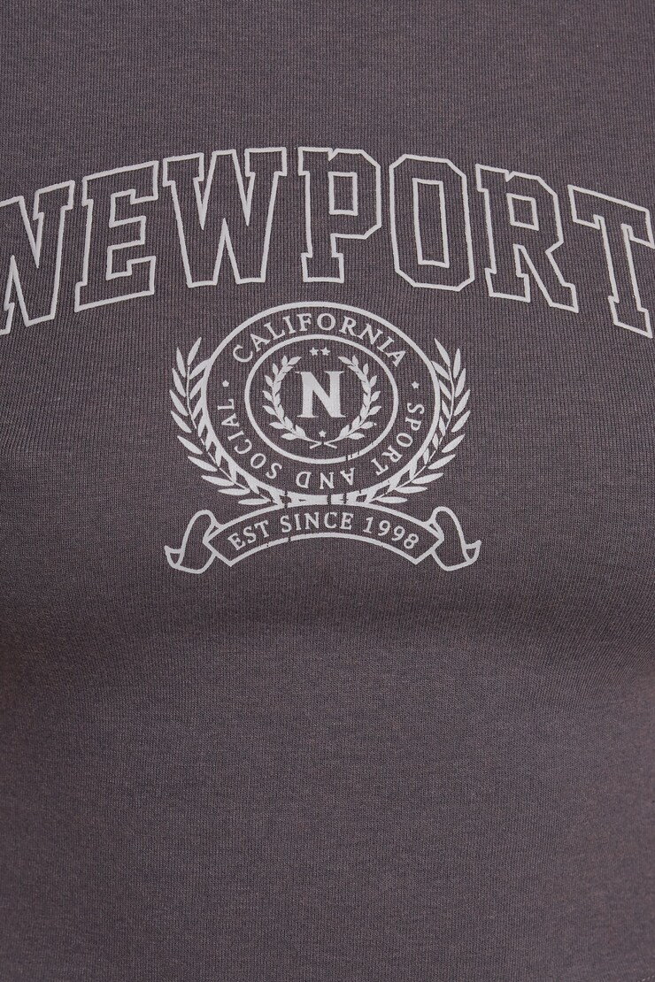 Stormi Tee, Forged Iron Grey with "Newport" Art, large