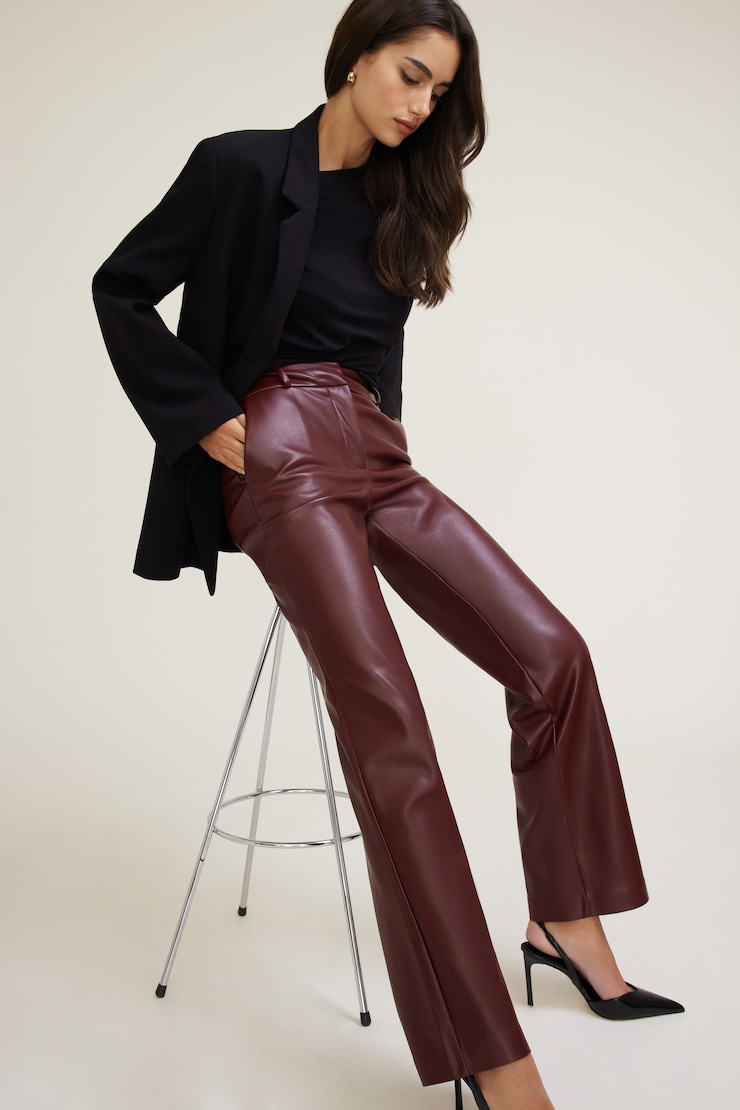 Pantalon en faux cuir à jambe droite Camelia Bourgogne zinfandel large