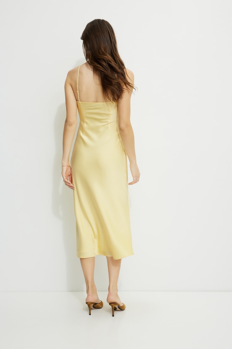 Robe maxi à col en V Aimee Jaune brume dorée large