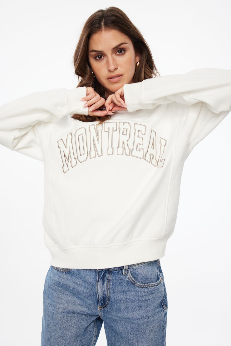 Classic Appliqué Crew Neck Sweatshirt Snow White & Montreal Art large