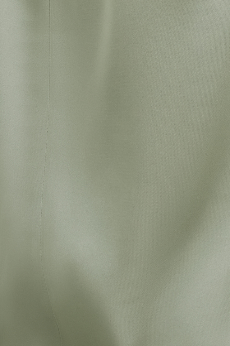 Blouse en satin à col montant