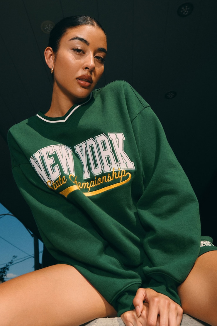 Oversized Tipping V-Neck, Varsity Green with "NY Championship" Art, large
