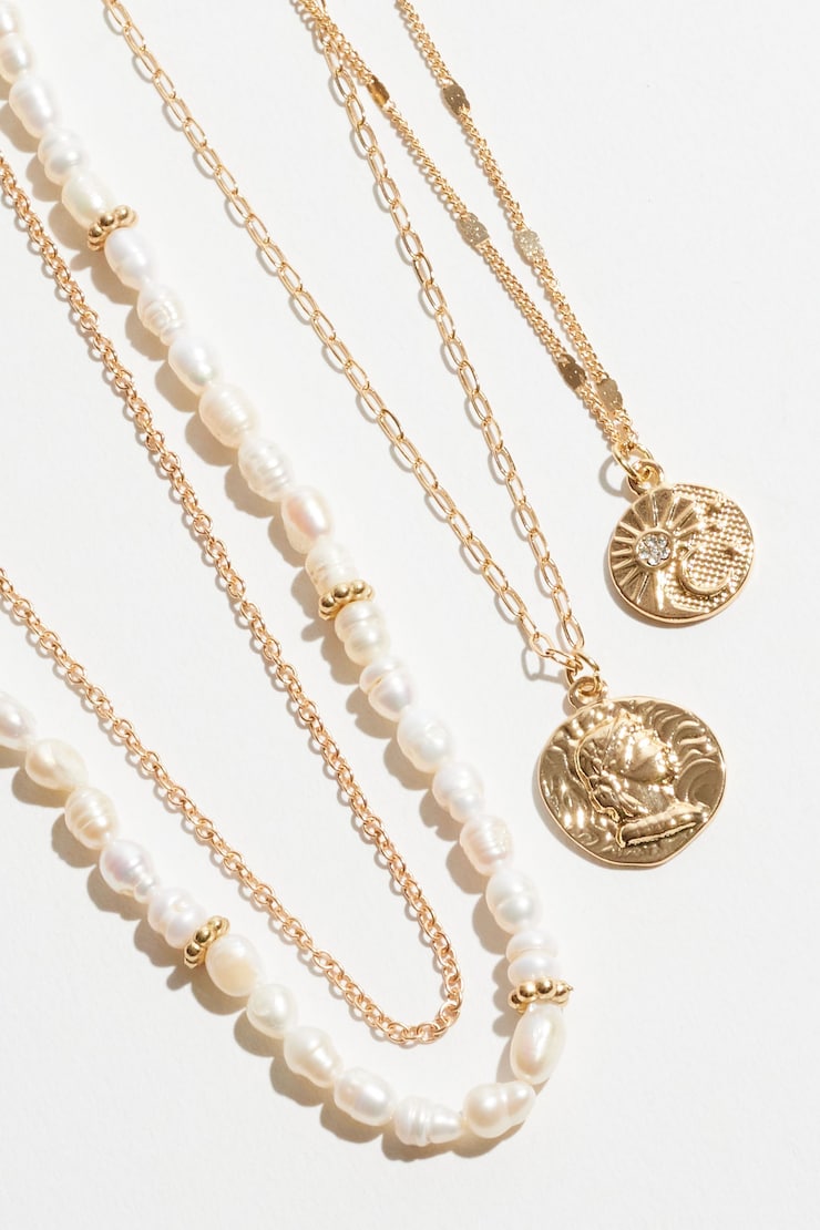 Layered Pearl & Worn Medallion Necklace Off White & Gold large