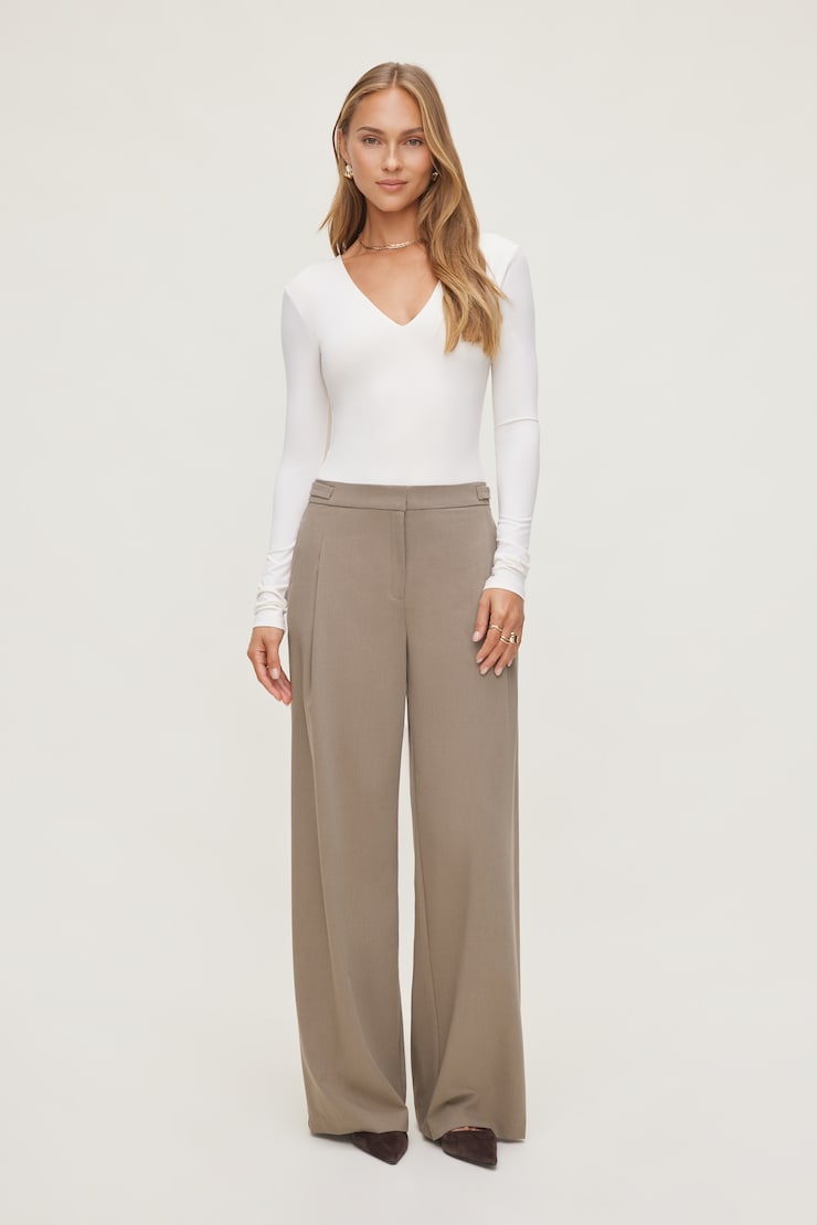 Justaucorps sculptant à col plongeant profond