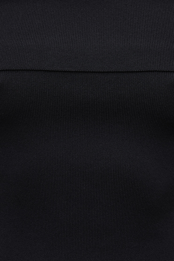 Chandail en tricot côtelé à épaule dégagée