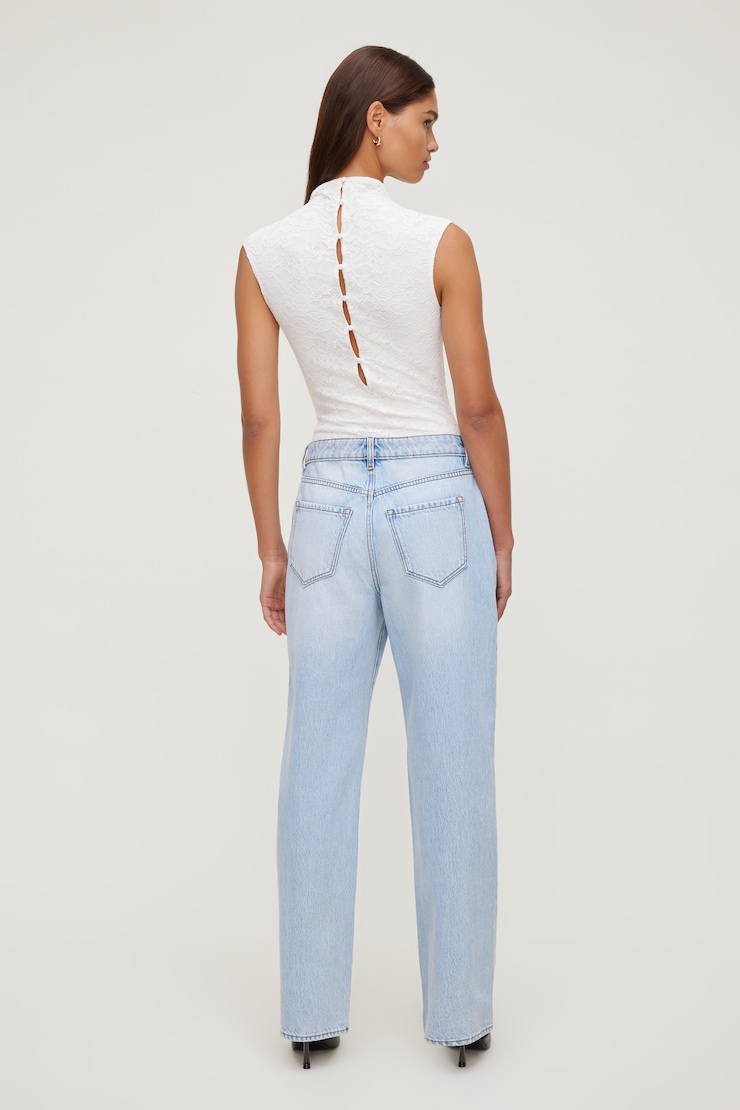 Justaucorps en dentelle à col montant