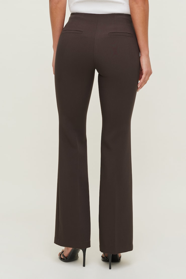 Pantalon ajusté à jambe semi-évasée Frankie