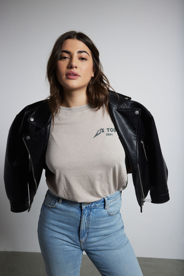 Brodi Boyfriend Graphic Tee Pumice Stone large